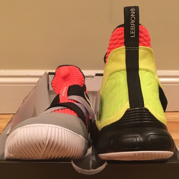 Lebron Soldier 12 SFG - Picture 2 of 9